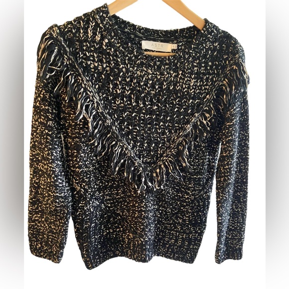 ASTR The Label Aritzia Women Knit Black White Fringe Boho Tassel Sweater size XS - Picture 3 of 10